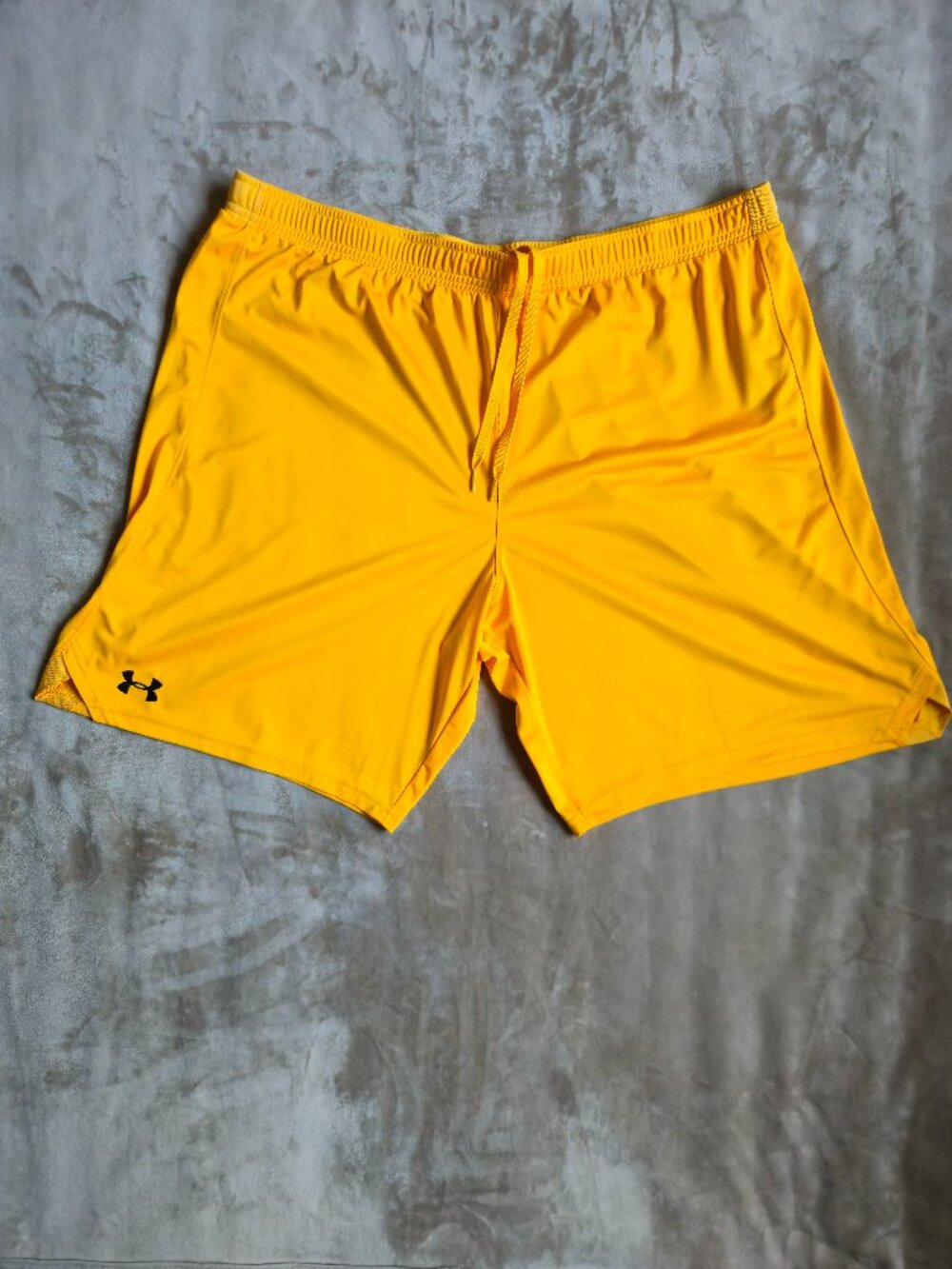 NWT Under Armour UA Locker 9" HeatGear Athletic Shorts Yellow Men's XXL